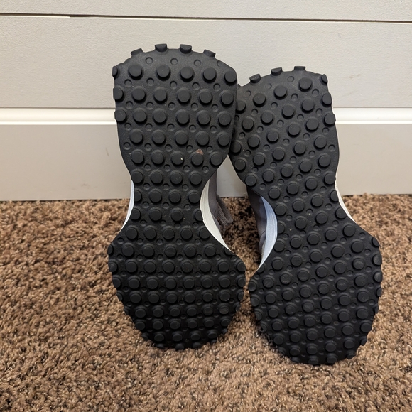 New Balance Women's Gray and White Athletic Sneakers - Picture 4 of 5